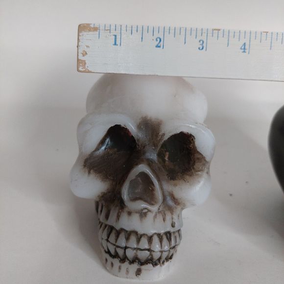 Bleeding Skull Candle Gothic Halloween Decor White & Black 2 PC Set Skel… - Picture 7 of 10